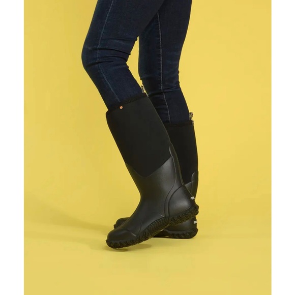 Bogs winter boots- barely worn! - Picture 2 of 3